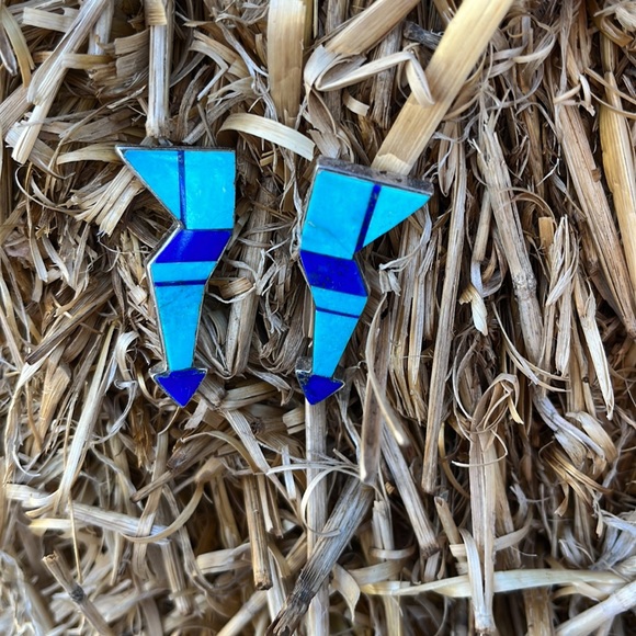 Vintage Turquoise and Lapis inlaid Navajo Broken Arrow Earrings - Picture 5 of 16